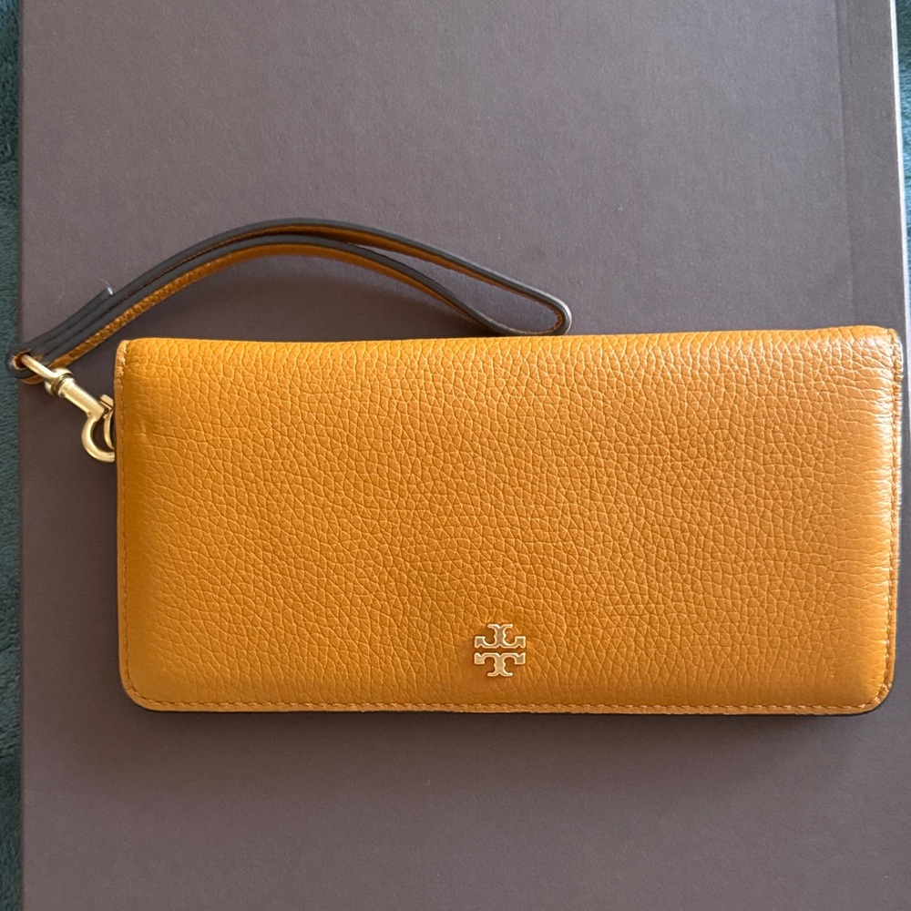 NWOT Tory Burch Burnt Orange Leather Wristlet